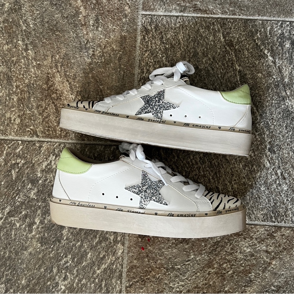 Like new STAR fashion sneakers size 7.5